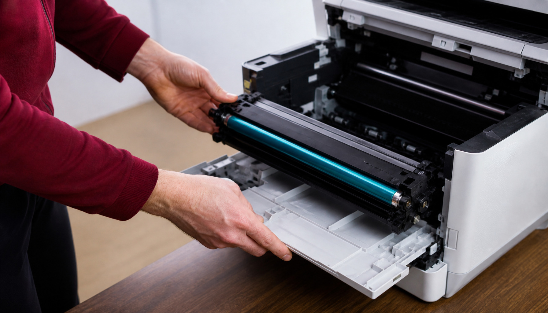 Jak vyměnit fotoválec v laserové tiskárně za 10 minut (a nezkazit si tisk)
